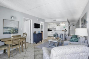 Condo on the Beach- walk to restaurants, shops and activities.